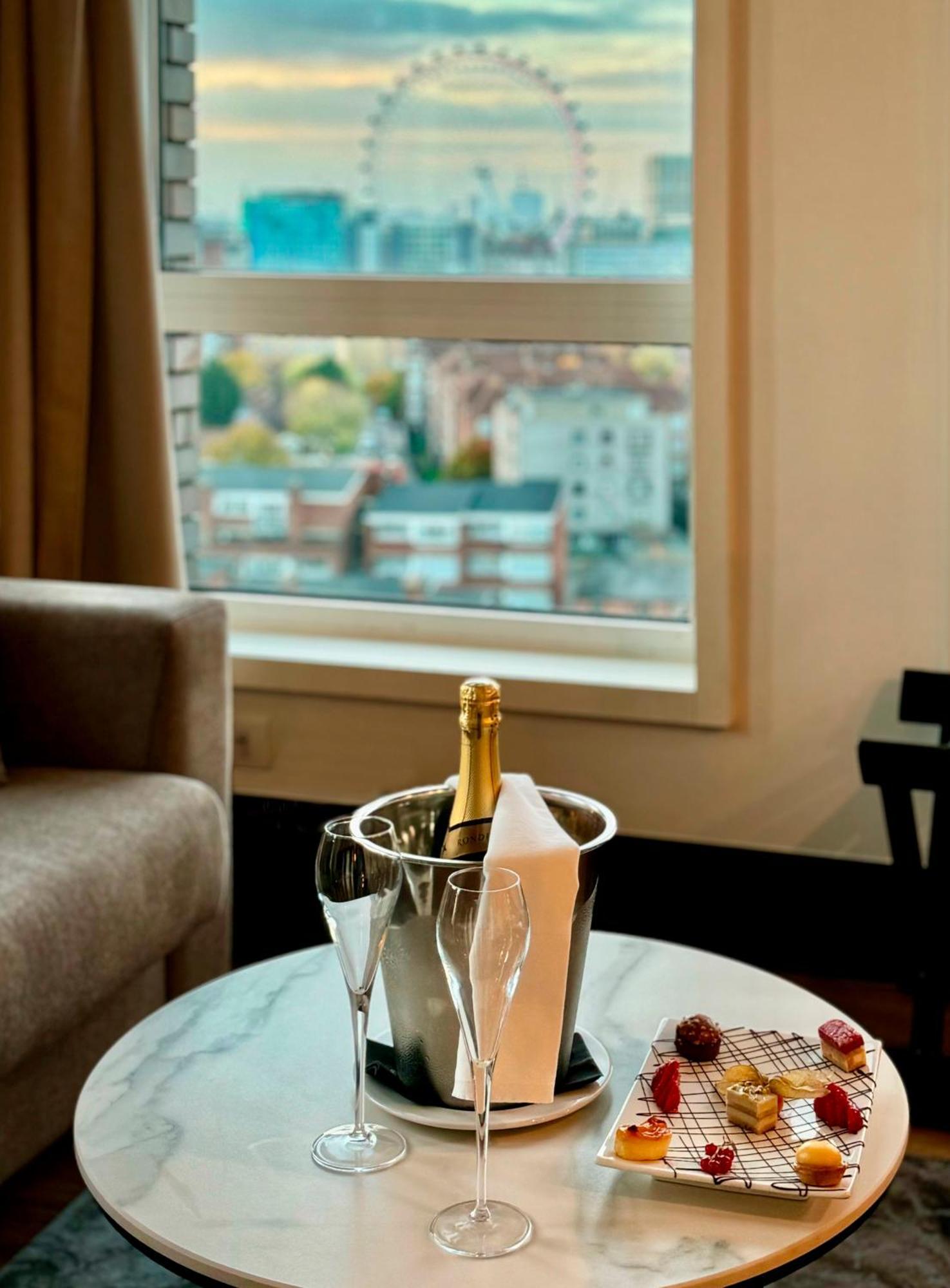 H10 London Waterloo Hotel Bagian luar foto