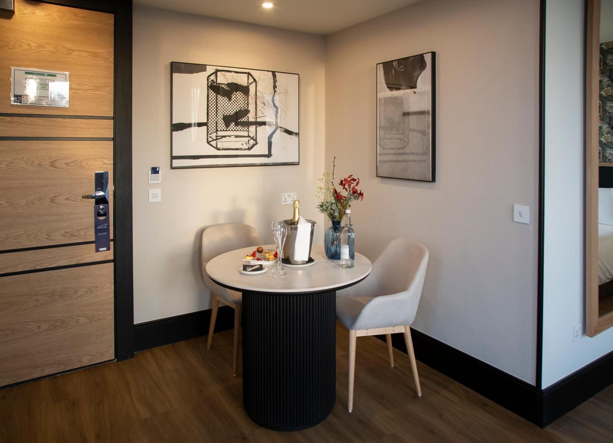 H10 London Waterloo Hotel Bagian luar foto